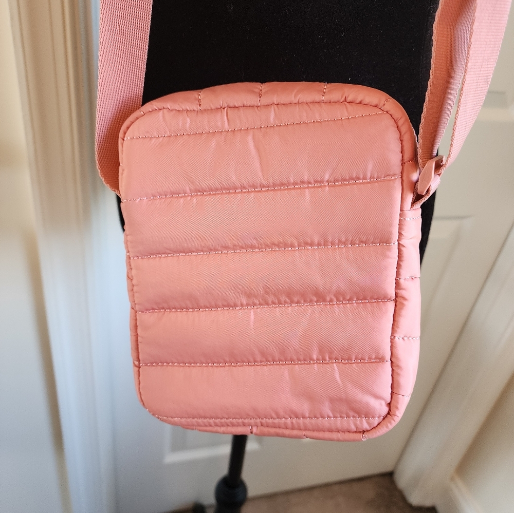 Reebok Pink Quilted Crossbody Bag, Like New Condition - Picture 3 of 9